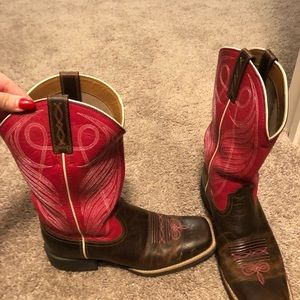 Women’s Ariat boots, breast cancer edition